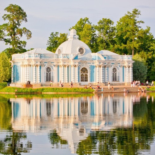 Из Петербурга — в роскошное Царское Село на минивэне