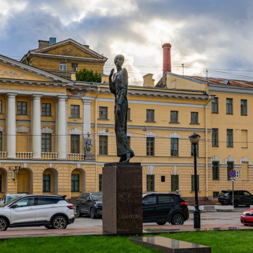 Век Анны Ахматовой