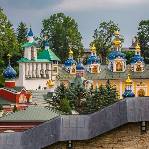 Из Пскова — в Древнюю Русь: поездка в Изборск и Печоры (на вашем авто)