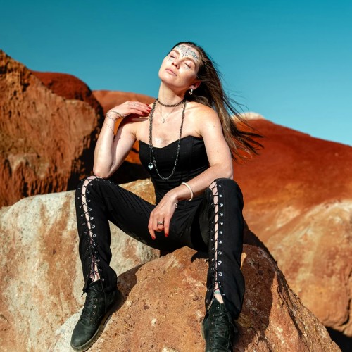 Тур на Алтай с фотографом: эстетичные кадры, съёмки с реквизитом, глэмпинги и топовые места