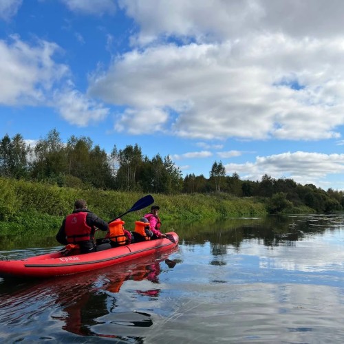 Первый раз с веслом в руках: лёгкий сплав по реке Воре (всё включено)