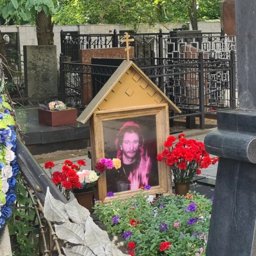 Есть ли жизнь на Ваганьковском кладбище
