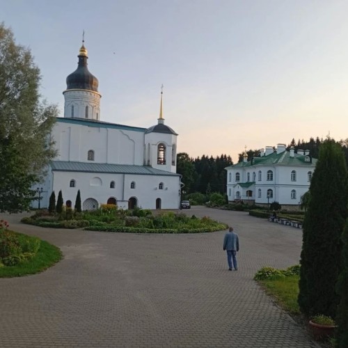 Из Санкт-Петербурга в Псковскую область: Талабские острова, Псков и Печоры