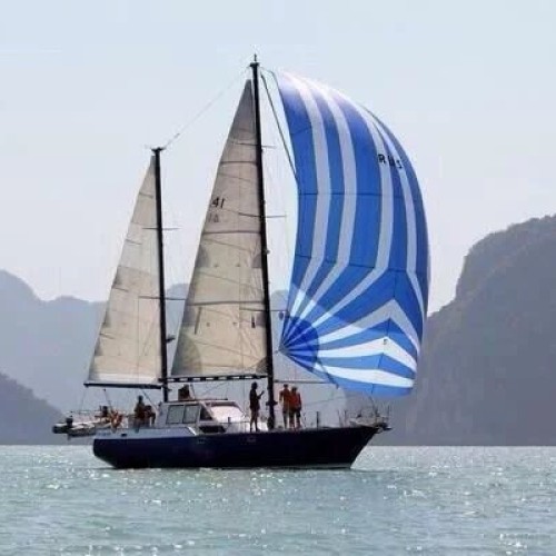 По волнам Японского моря на яхте с маской, сапом и деликатесами (мини-группа)