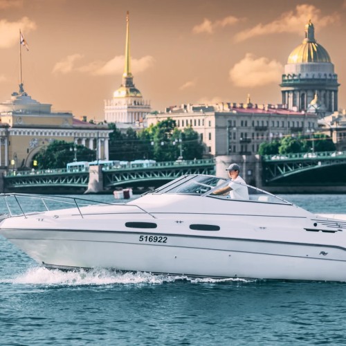 Водные линии Северной столицы: путешествие на катере