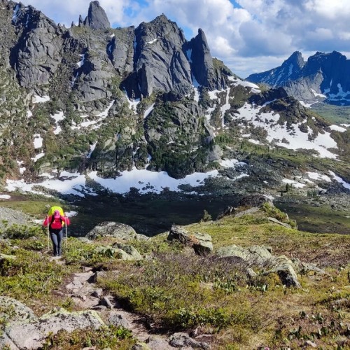 Сокровища природного парка «Ергаки»: треккинг с рюкзаками и ночёвками в палатках