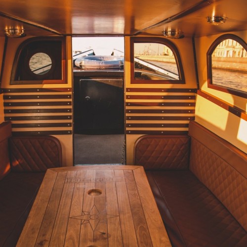 Прогулка на катере «Голландец» по водам Санкт-Петербурга