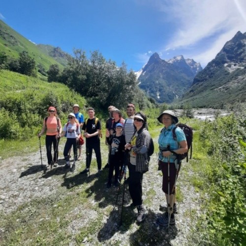 Прогулки по Домбаю: треккинги налегке к ущельям, горам и озёрам