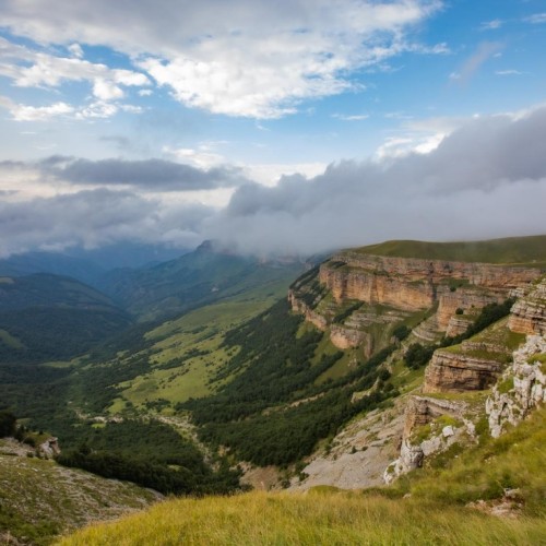 Приключения среди Кавказских гор: от плато Бермамыт до Чегемских водопадов