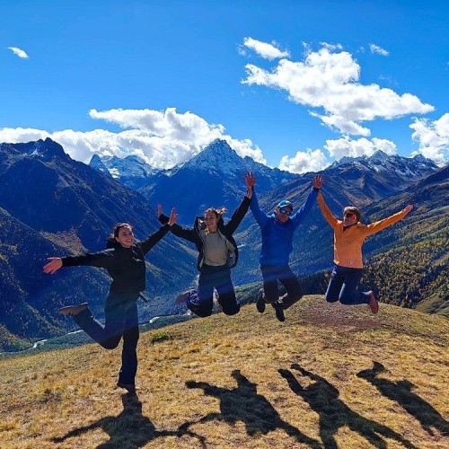 В горы — от суеты и забот: треккинг в Архызе без рюкзаков