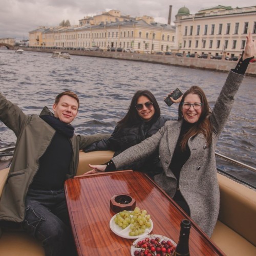 Прогулка на катере «Голландец» по водам Санкт-Петербурга