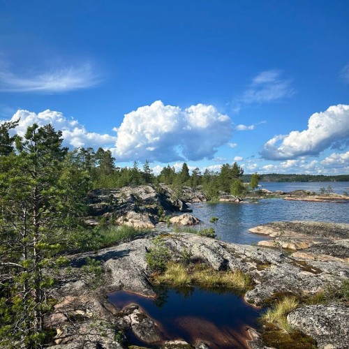 Заповедная Карелия на внедорожнике, лодке и сапе: проживание в домиках на Ладожском озере