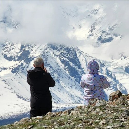 В сиреневом море цветов: весенний автотур по Чуйскому тракту