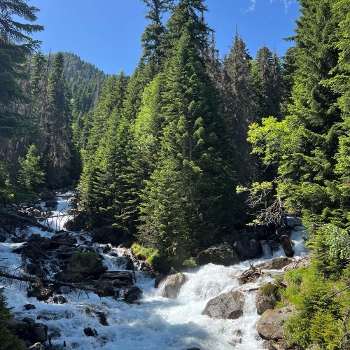 Экспресс-трип в Домбай с лёгкими треккингами: Алибекский водопад и Мусса-Ачитарские озёра