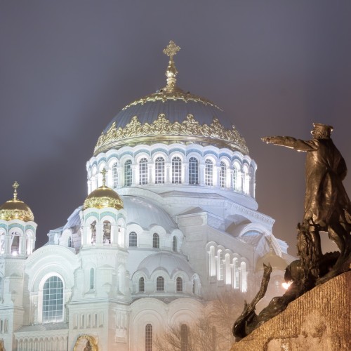 Петра творения за выходные из Москвы: Северная столица, Кронштадт, Петергоф