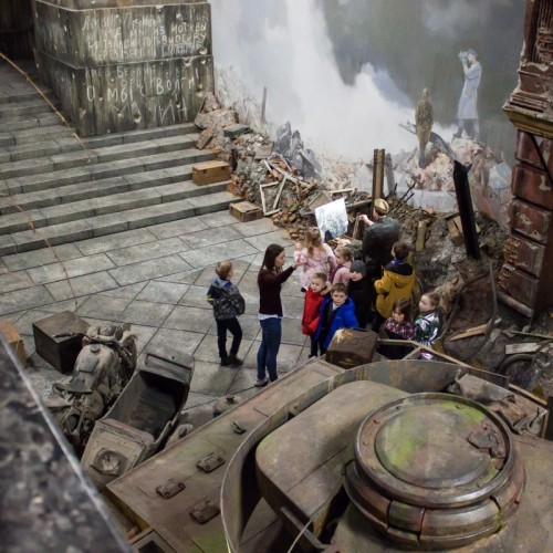 Пропавшие в кинохронике: экскурсия по иммерсивной инсталляции «Ленфильма»