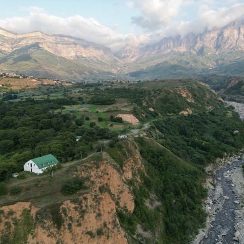 Редкие локации Южного Дагестана: восхождение на Шалбуздаг и аулы-призраки