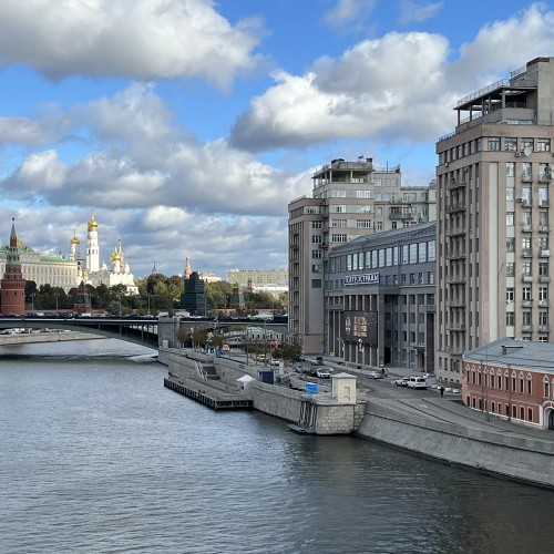 Променад по Волхонке