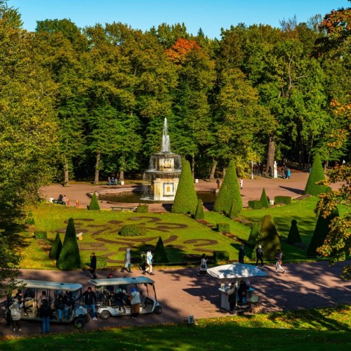 Петергоф на весь день: фонтаны и два дворца (билеты включены)