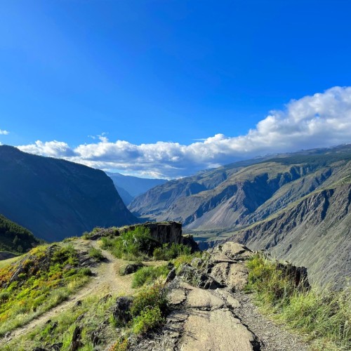 По знаковым местам Алтая с чаепитием у травницы и моторафтингом по Катуни