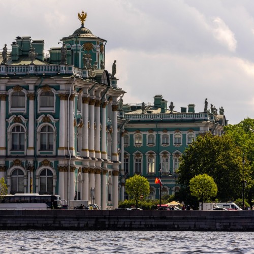 Прогулка на открытом катере — от центра Петербурга до новых кварталов у воды