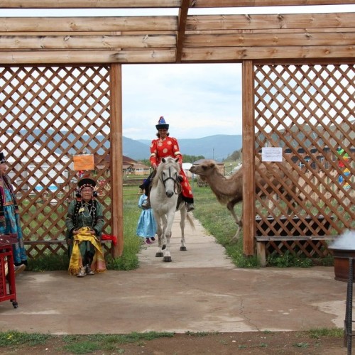 От Иркутска до Улан-Удэ: тур по Байкалу с прогулкой на катере, национальной кухней и экскурсиями