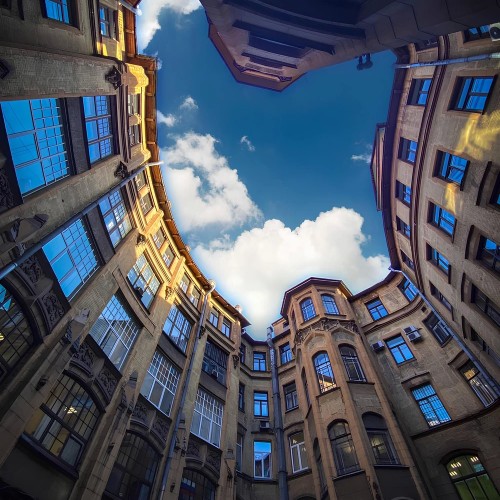 Питерский лайфстайл: по старинным парадным и дворам-колодцам доходных домов