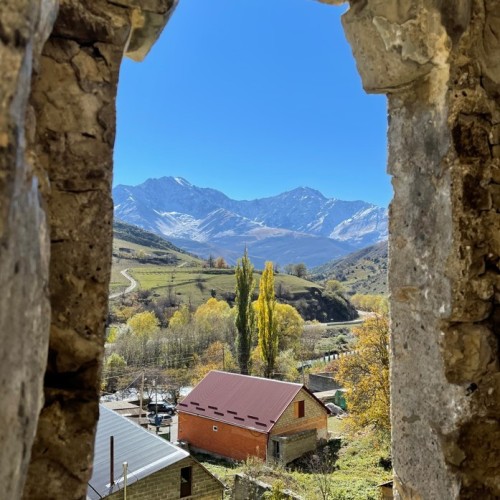 Автотрип по Северной Осетии: ущелья, башни, арт-объекты