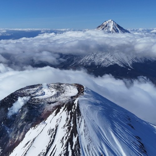 В мини-группе по Камчатке: вулканы, Тихий океан и дикие термальные источники