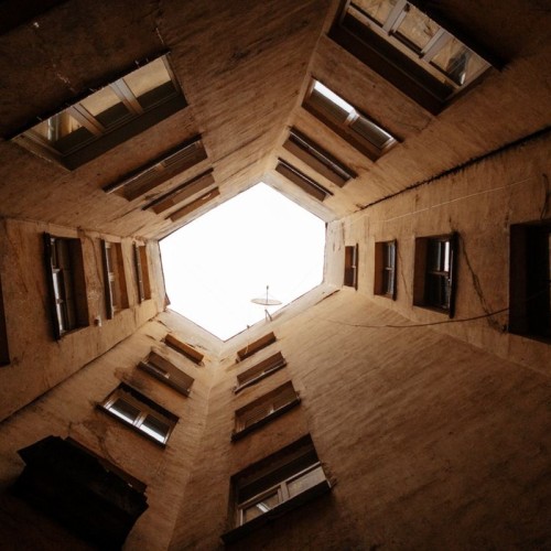 Очарование питерских дворов. Фотопрогулка по тайным местам