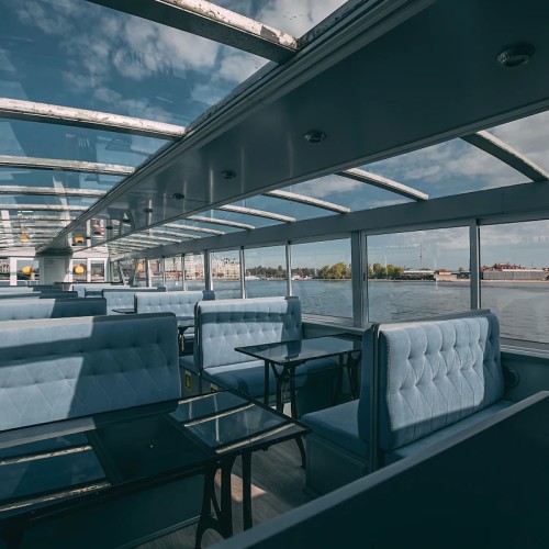 Прогулка на теплоходе с аудиогидом — от набережной Макарова до Финского залива