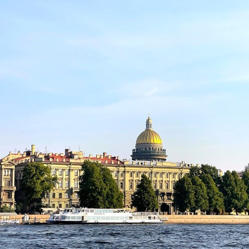 Трансфер из аэропорта или вокзала с обзорной экскурсией по Петербургу