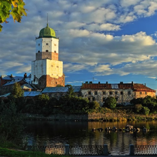 В старинный Выборг — на комфортабельном авто из Петербурга