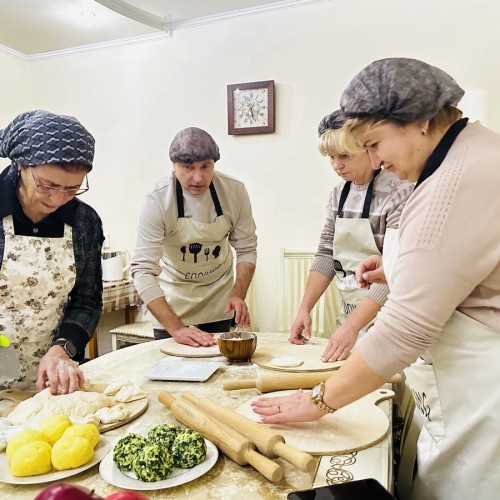 На Кавказ со вкусом и только в своей компании: национальные блюда в горах, Шато Эркен и конный клуб