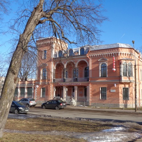 Уютный город Петергоф