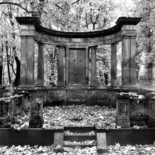 Мобильный квест в Петербурге «Тайны Смоленского кладбища»