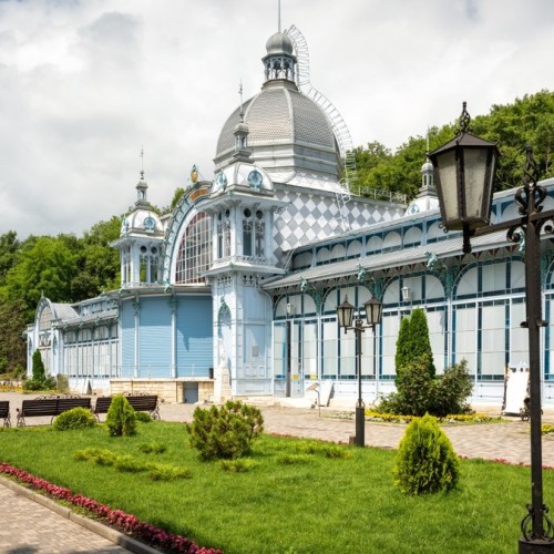 Индивидуальная перезагрузка на водах Кавказа: термы, сауны и прогулки по курортам