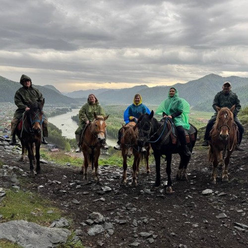 Тур «всё включено» на Алтай: главные локации, моторафтинг и лёгкий треккинг
