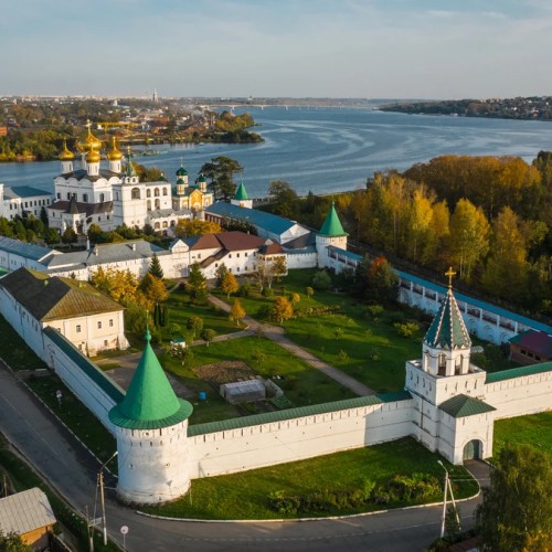По Костроме на автомобиле и пешком