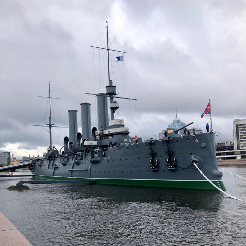 Экскурсия по крейсеру «Аврора» без очереди (билеты включены)