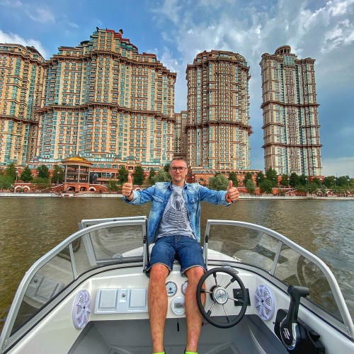 Самостоятельная прогулка на катере по живописному району Москвы