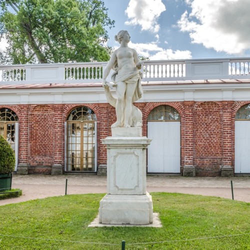 Нижний парк Петергофа: оранжерея, дворцы, фонтаны