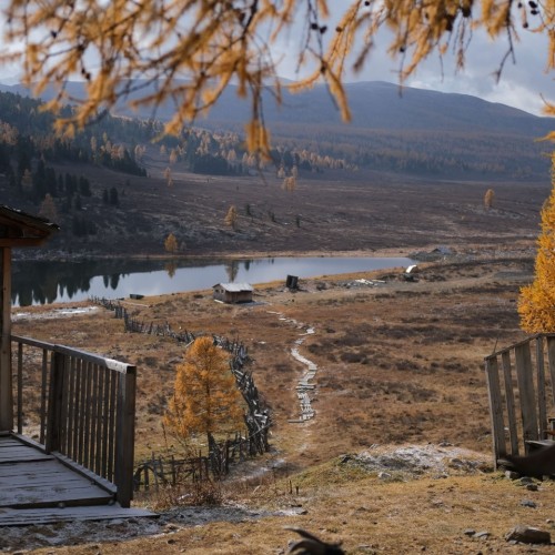 Знакомство с Алтаем своей компанией: снежные вершины, кристальные озёра и заповедные тропы