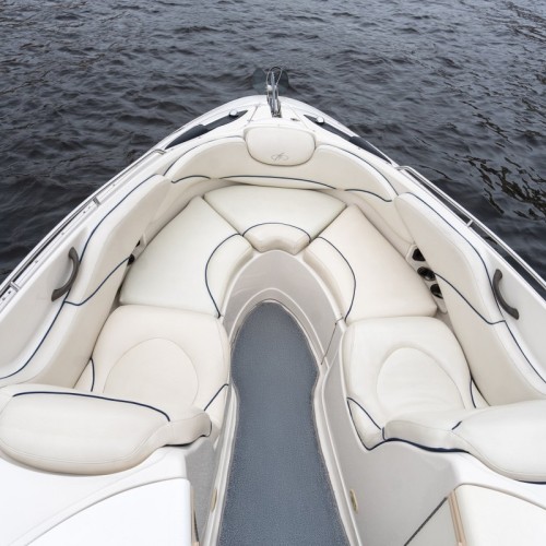 На роскошном катере — по рекам и каналам Санкт-Петербурга