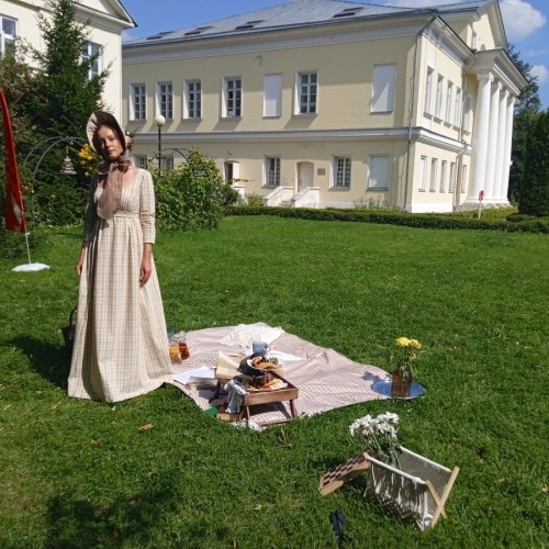 Променад по Москве и завтрак на траве