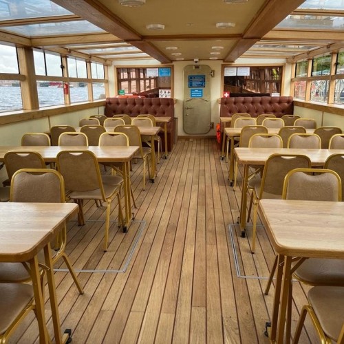 К разводным мостам — на ночном теплоходе