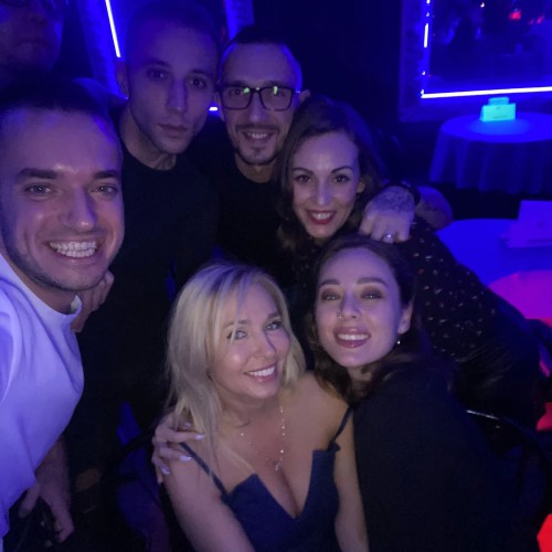 По секретным барам — на премиальном авто с панорамной крышей