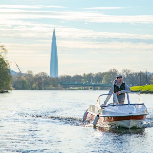 Катание на катере без капитана: по Финскому заливу и рукавам Невы