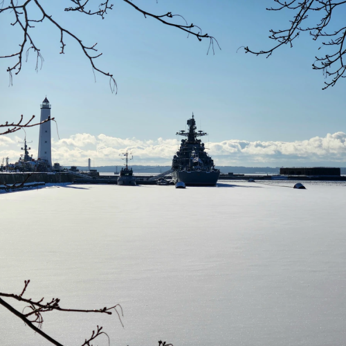 Город-крепость, город-порт: в Кронштадт на метеоре