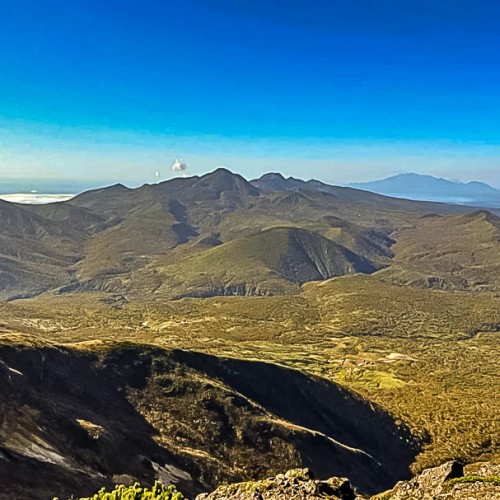 Остров чудес: путешествие по достопримечательностям Итурупа и окрестностей в мини-группе